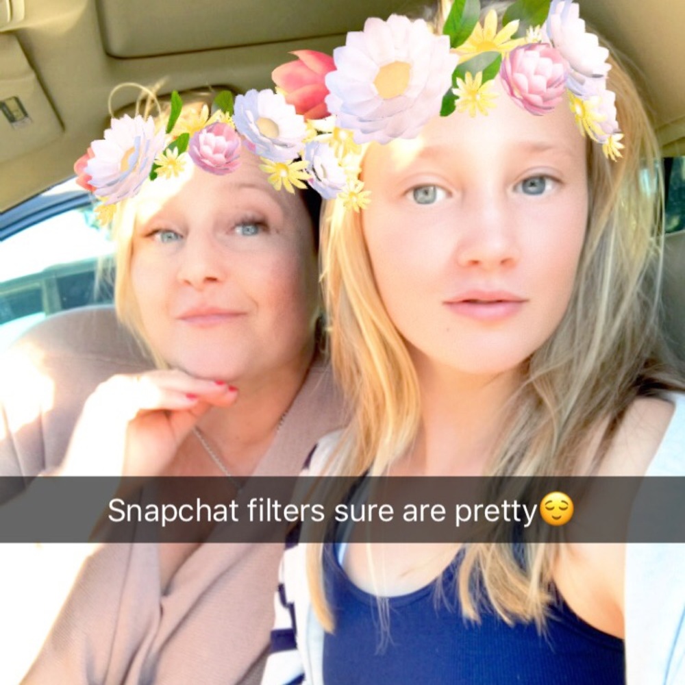 Hi, I’m Cara!  Thanks for visiting my closet! - Picture 5 of 8